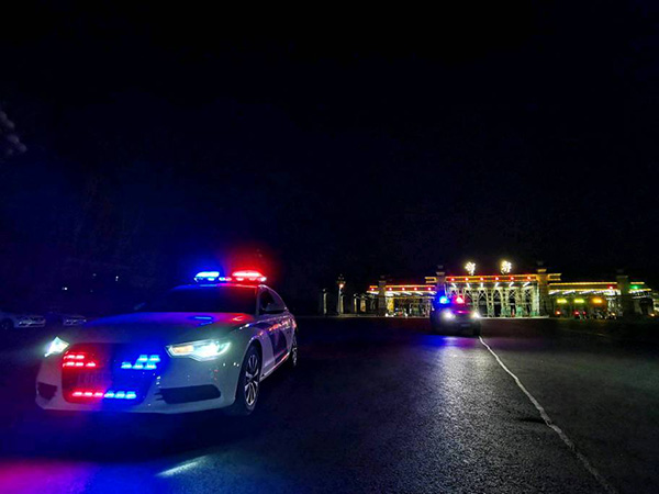 抗疫一线 邯郸交巡警全力为物资运输车护航