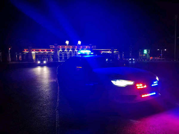 抗疫一线 邯郸交巡警全力为物资运输车护航