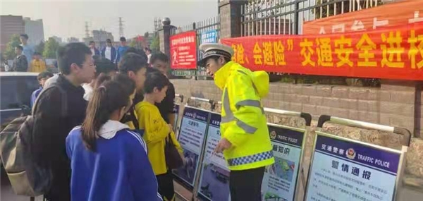 新宁交警扎实开展“中小学生安全教育日”活动