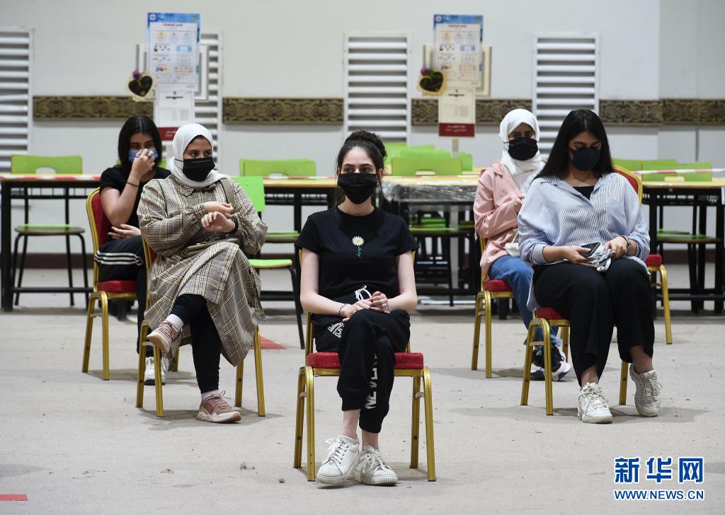 科威特为高中毕业考生进行核酸检测