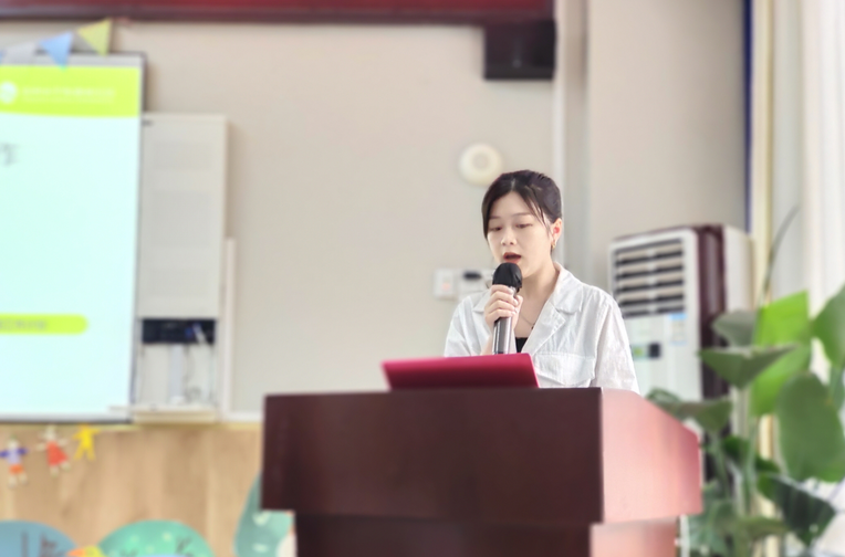 彭州市学海湖幼儿园召开期末工作总结会