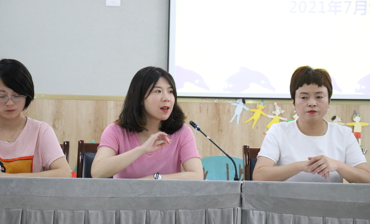 彭州市学海湖幼儿园召开期末工作总结会