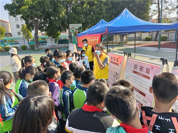 远离邪教，平安校园——榄核镇反邪教宣传进校园活动
