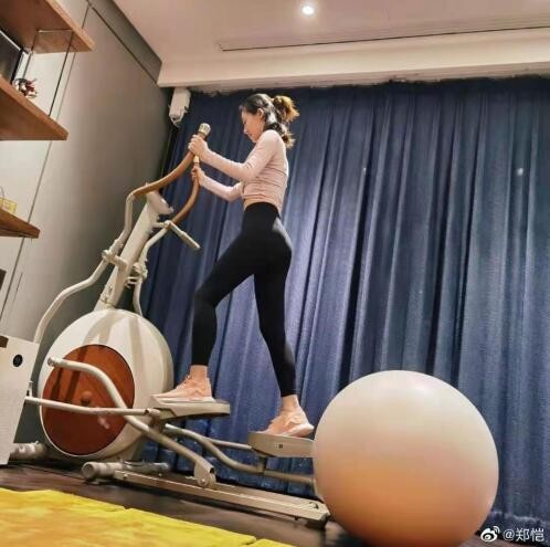 你永远可以相信明星的审美！这款高颜值神器简直是健身塑形的不二之选——莫比家用椭圆机