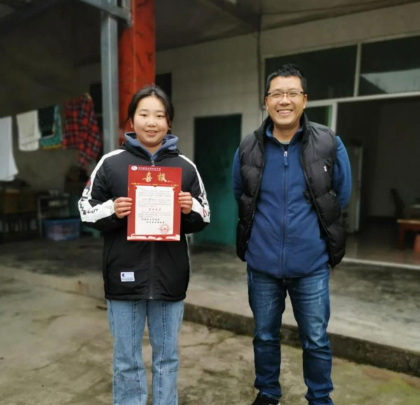 筠笼冲雪送乌薪 踔厉不怠园丁情