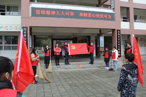 彭州市思文永诚小学开展形式多样的学习雷锋活动
