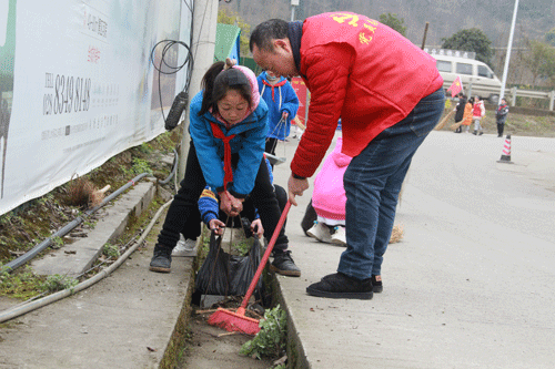 彭州市思文永诚小学开展形式多样的学习雷锋活动