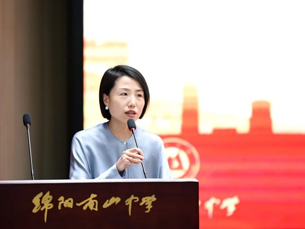 依法治校 保障成长