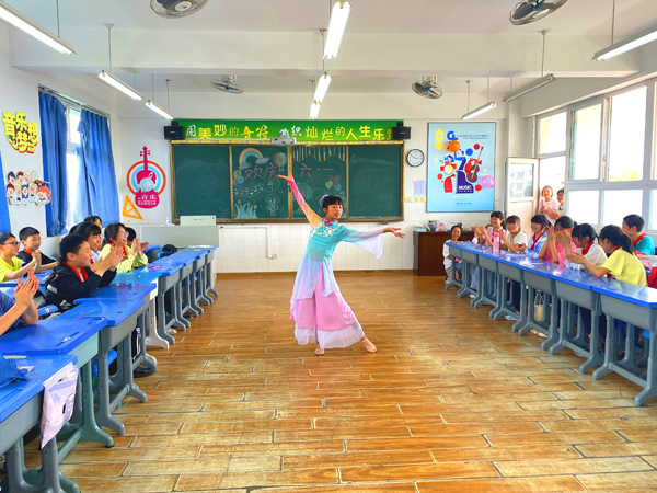 崇州市学府小学分班开展庆“六·一”活动