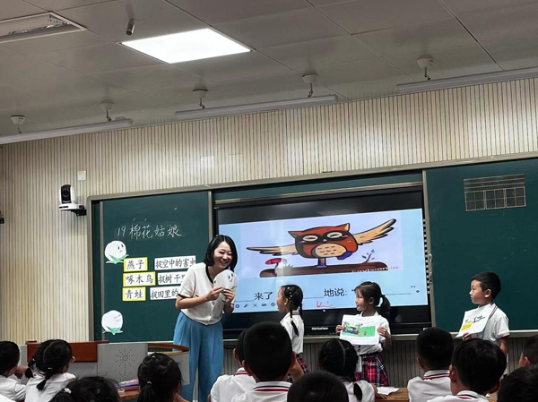 成都市新都区香城小学开展语文组教研活动