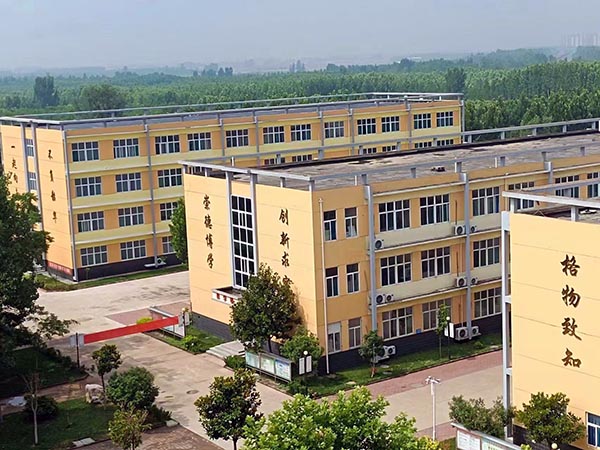河北农业大学授与邯郸世骅学校"河北农业大学，优质生源基地"牌匾