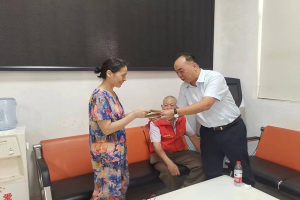 履行代表职责 倾听百姓呼声