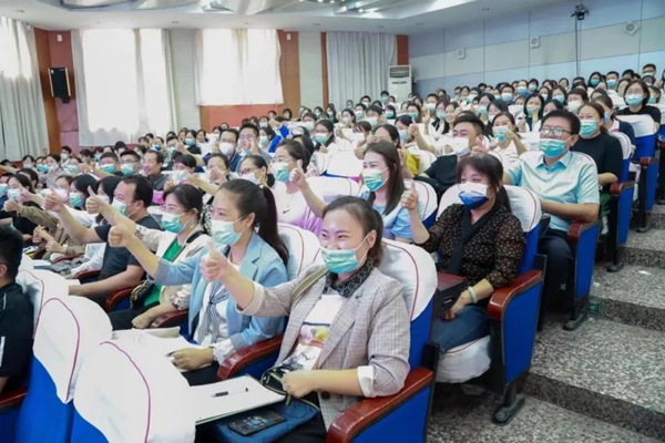 更新教育理念 提升德育水平——邯郸市第三中学举行德育专题讲座暨班主任工作培训会