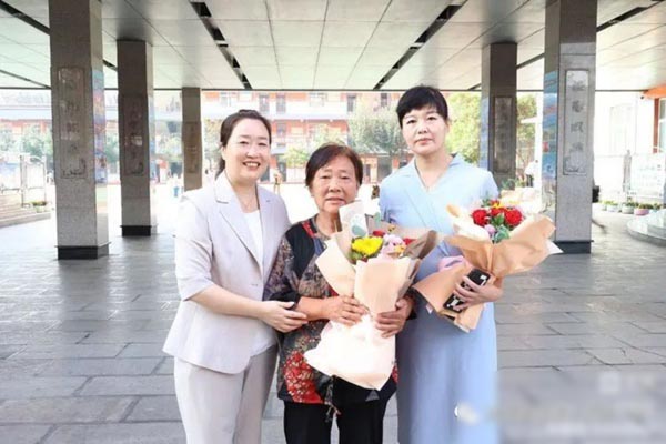 迎接党的二十大 培根铸魂育新人----邯郸市实验小学庆祝第38个教师节纪实