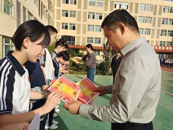 赋能新学期 同心话未来——邯郸市丛台区实验中学召开新学期学生动员会