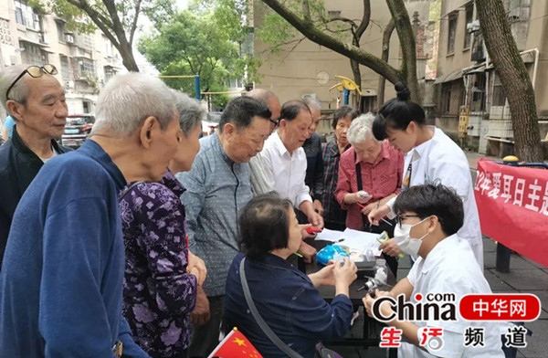 岳塘区民政局开展“迎国庆 庆重阳”系列主题活动