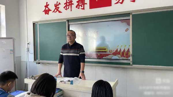 矢志不渝跟党走 笃行不怠育新人——邯郸市永安中学教育集团学习党的二十大精神暨听评课活动