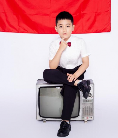 群星璀璨·我们办画展啦  ——承德高新区阳光四季小学范勇鑫小朋友个人书画展作品展播