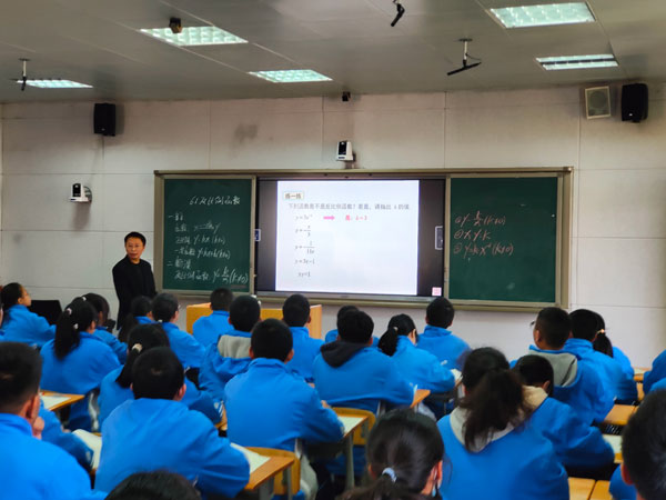 崇州市蜀城中学送课羊马学校联合教研活动