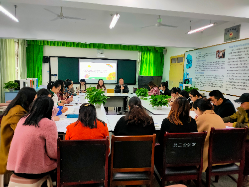 “劳动光荣，劳动最美”——彭州航空动力园区实验小学构建劳动教育体系专题研讨会