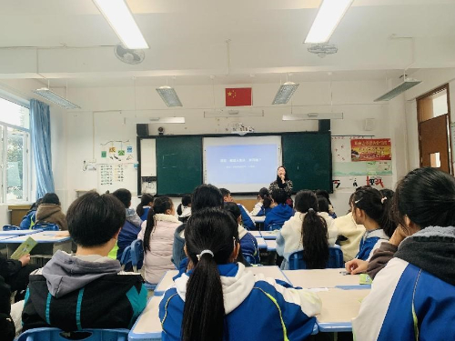 呵护心灵  携手成长——彭州市教育研究培训中心开展心理送教下乡活动