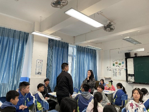 呵护心灵  携手成长——彭州市教育研究培训中心开展心理送教下乡活动