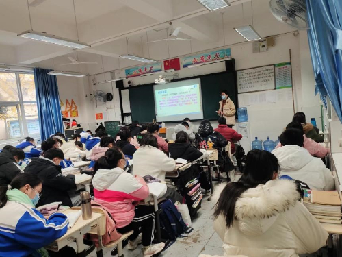 彭州一中实验学校接受市教育局教学常规专项检查