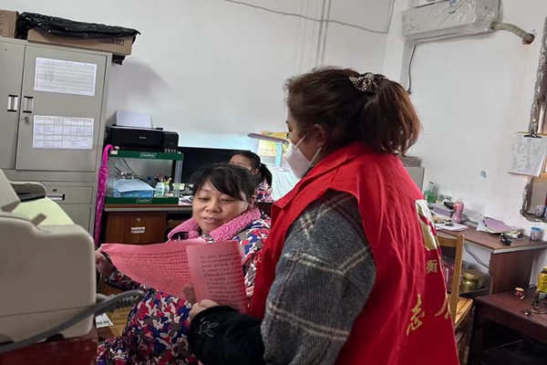 五里牌社区开展“冬季防火安全用电知识”宣传活动