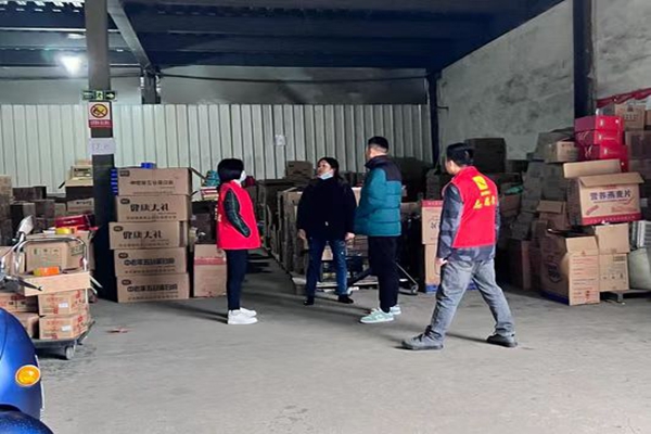 五里牌社区开展“冬季防火安全用电知识”宣传活动