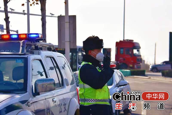 元旦平安行 交警为您保驾护航