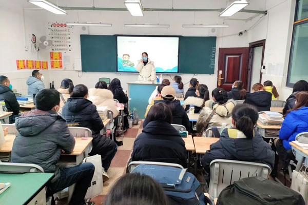 双流区西航港一中召开家校共育主题家长会