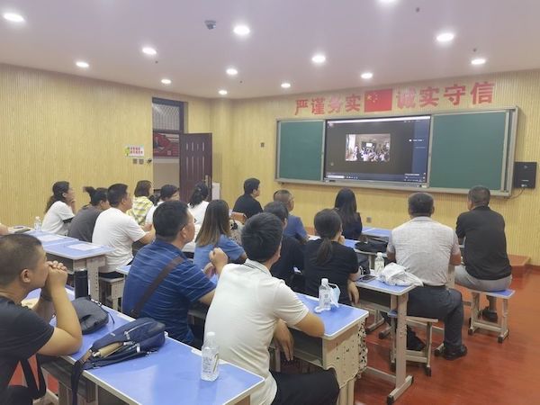 建设智慧校园 助推学校发展——邯郸市丛台区实验中学顺利通过邯郸市智慧校园验收