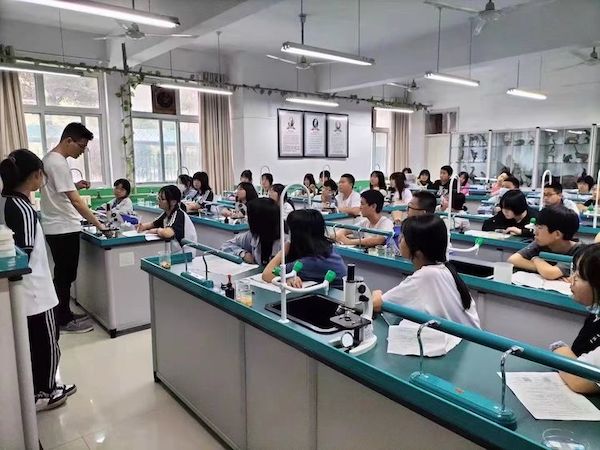 建设智慧校园 助推学校发展——邯郸市丛台区实验中学顺利通过邯郸市智慧校园验收