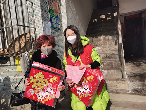 迎新春送祝福 志愿服务暖人心——彭州市实验小学党总支主题文明实践活动