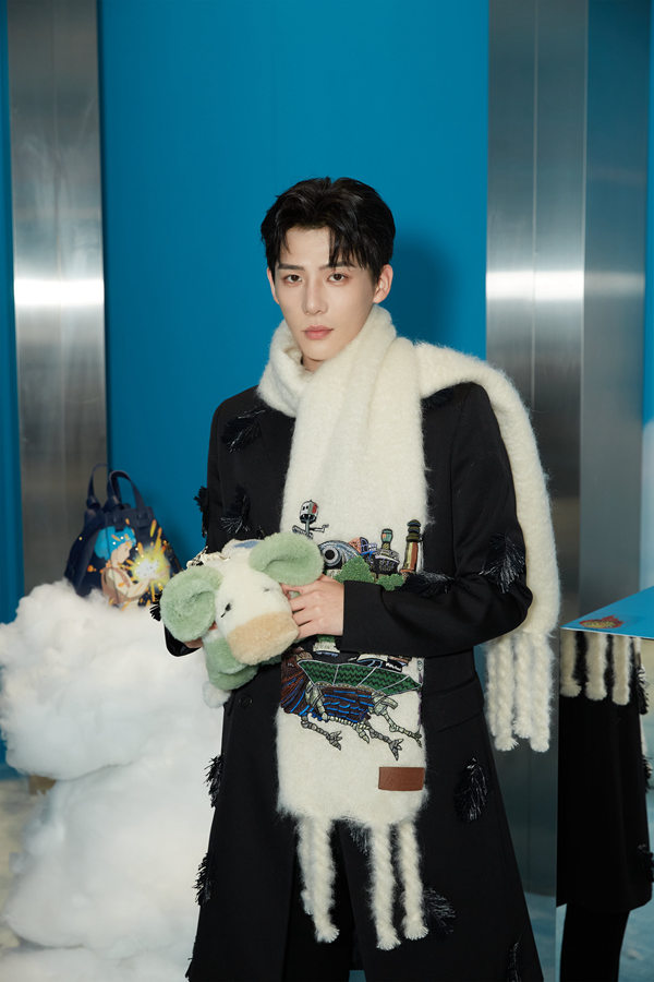 LOEWE罗意威 x 哈尔的移动城堡特别合作系列亮相深圳湾万象城
