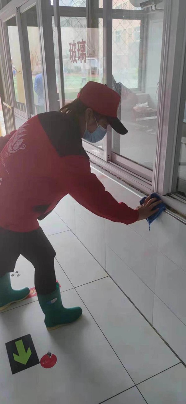 精心备开学 只待你归来——邯郸市丛台区实验中学中央厨房卫生大扫除