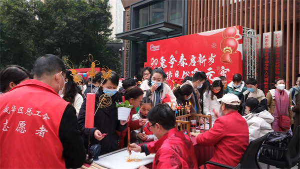 传统民俗进社区 成都成华闹元宵