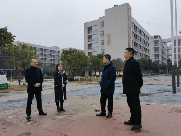 慰问关怀鼓干劲 调研指导促提升