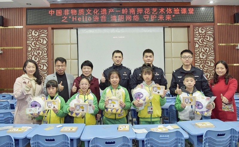 Hello语音举办非遗押花艺术体验课，宣传网络安全知识