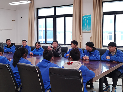 成都石化工业学校化工科召开优秀毕业生学习经验交流座谈会