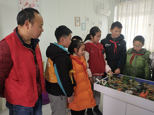 彭州市思文永诚小学开展“温‘心’有约.为爱护航”心理健康辅导