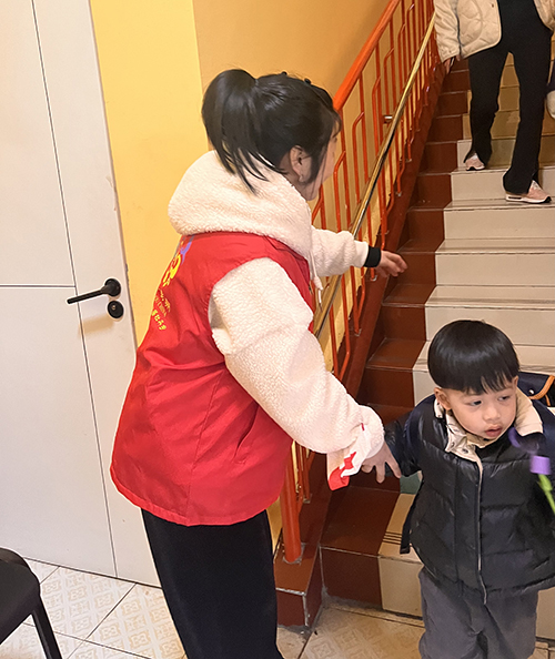 彭州市南街幼儿园开展二月党员志愿服务主题活动