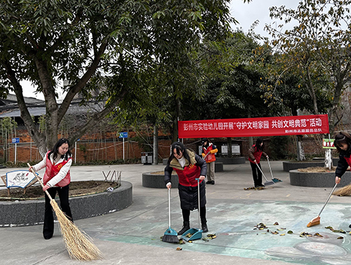 彭州市实验幼儿园开展“护航返校之路，共建平安校园”二月志愿服务活动