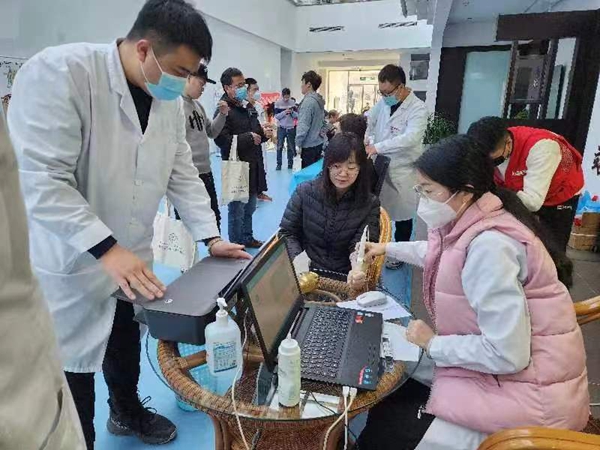 廊坊市科协组织彦清骨科等医院专家开展科普义诊活动