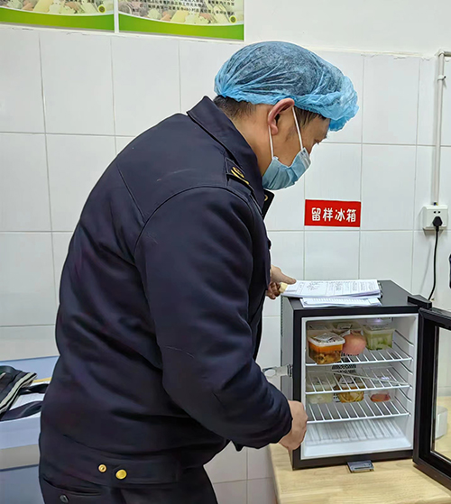 彭州市市场监管局到丹景山幼儿园进行食品安全专项检查
