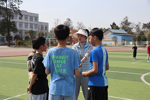 彭州市中小学五区片校园排球比赛在九尺小学举行