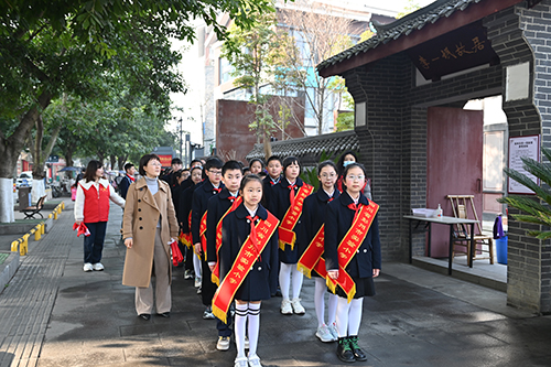三月春风暖人心  学习雷锋我先行——彭州市实验小学雷锋月系列活动