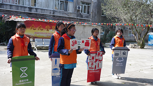 学习党的二十大 做永远的追“锋”人——彭州航空动力园区实验小学少先队志愿服务活动