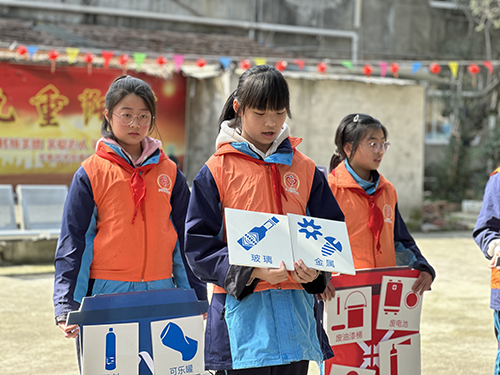 学习党的二十大 做永远的追“锋”人——彭州航空动力园区实验小学少先队志愿服务活动