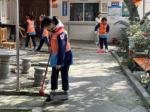学习党的二十大 做永远的追“锋”人——彭州航空动力园区实验小学少先队志愿服务活动